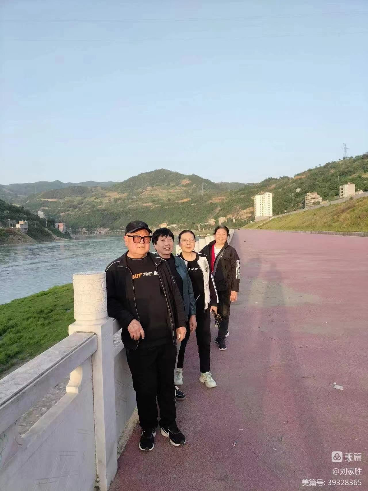 刘1.jpg