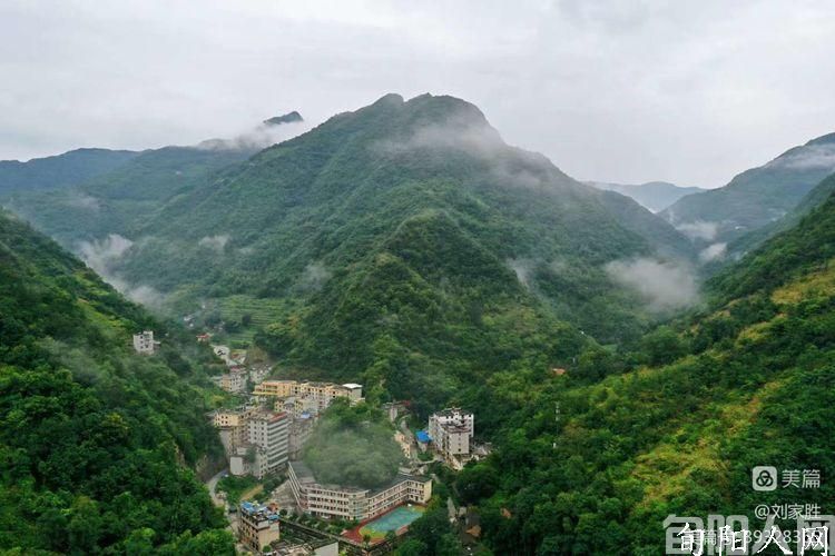 深秋依旧好，家乡景色美   文/刘家胜