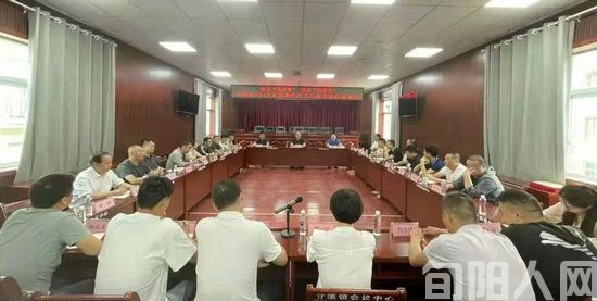 甘溪镇召开新老驻村工作对轮换座谈会.jpg