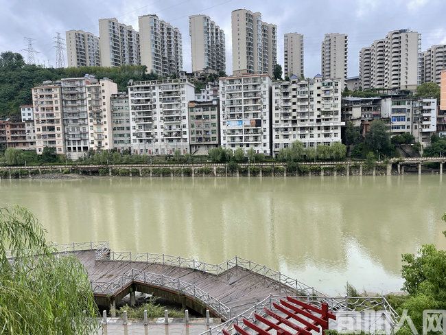 秋雨沐旬城.jpg