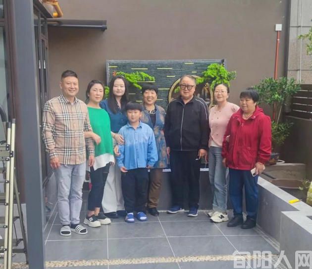 有一个休闲的地方                     文/刘家胜(图2) 刘家胜全家福.jpg