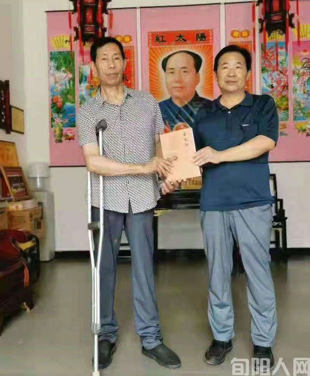 十里庙旁五指柏         文/冉平(图4) 黄3.jpg