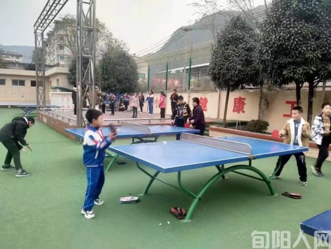 甘小见闻(诗二首)    文/向维录(图1) 插图.jpg