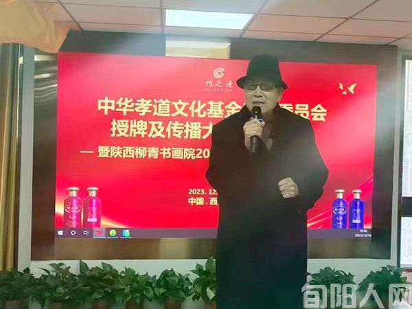 郑改华:耄耋之年雄风在 网络红人冲浪行        文/张根劳(图2) 郑2.jpg