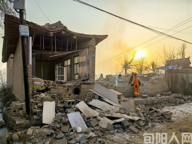 地震过后的人间清醒         文/李向宝 (图2) 地震2.png