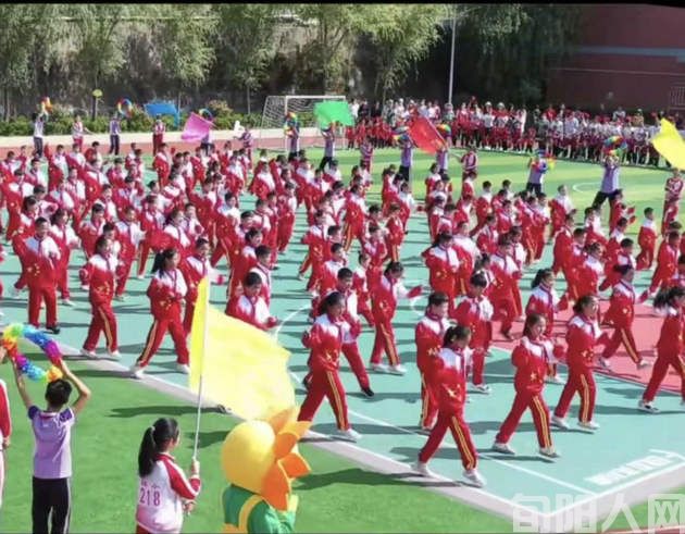 乡村好学校    文/向维录(图1) 学校2.jpg