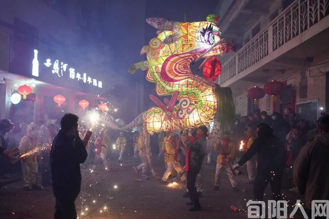 陕西旬阳：懒龙闹春(图2)