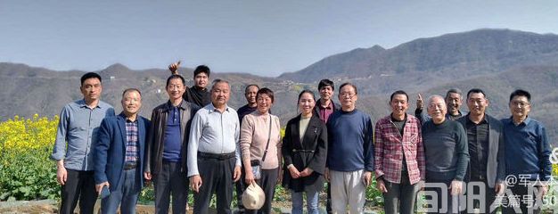 春天的田野故事多       文/图 梁宏显(图4) 梁7-合影.jpeg