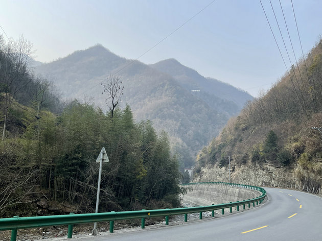 我家往在寺垭村    文/谷去皮(图1) 路.jpg