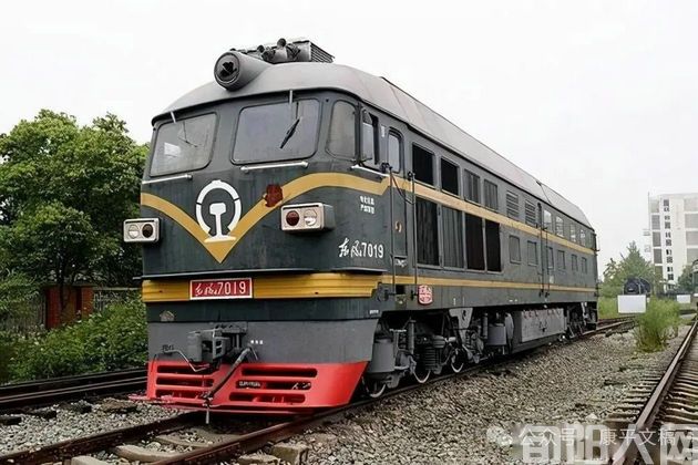 我的往事(77):学开火车    文/李康平(图1) 火车.jpg