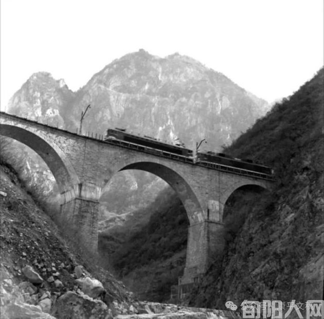 我的往事(78):乘务生活    文/李康平(图1) 乘务生活照.jpg