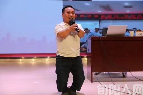 王庭德励志报告会走进泾河新城第三学校(图3) 3.jpg