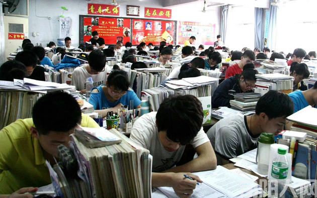 致高考学子     文/李明清(图1) 学生.jpg