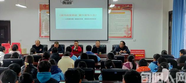 王庭德书友会开展“读书励志”进校园活动(图1) 王庭德.jpg