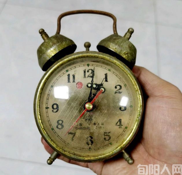 我家的小座鐘和手錶的故事       文/吴定国(图1) 钟表.jpg