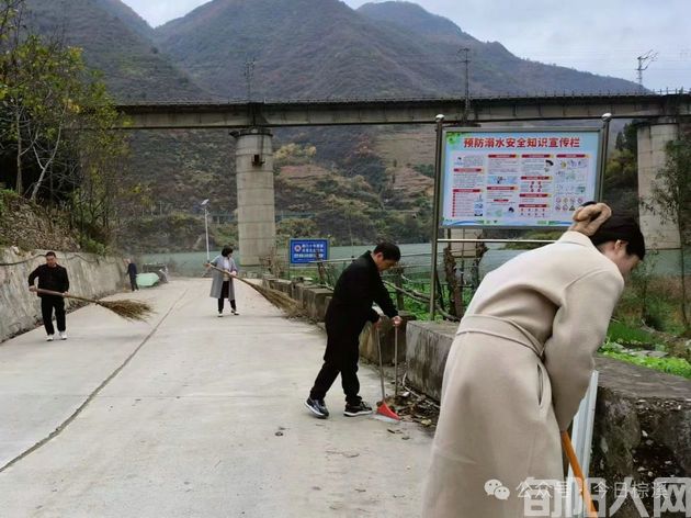 陕西旬阳棕溪镇:全员齐参与  乡村“气象”新(图2) 2.jpg
